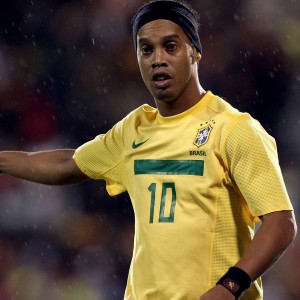 爱游戏下载-“凌驾风云之上！——冠军车手的巅峰瞬间”